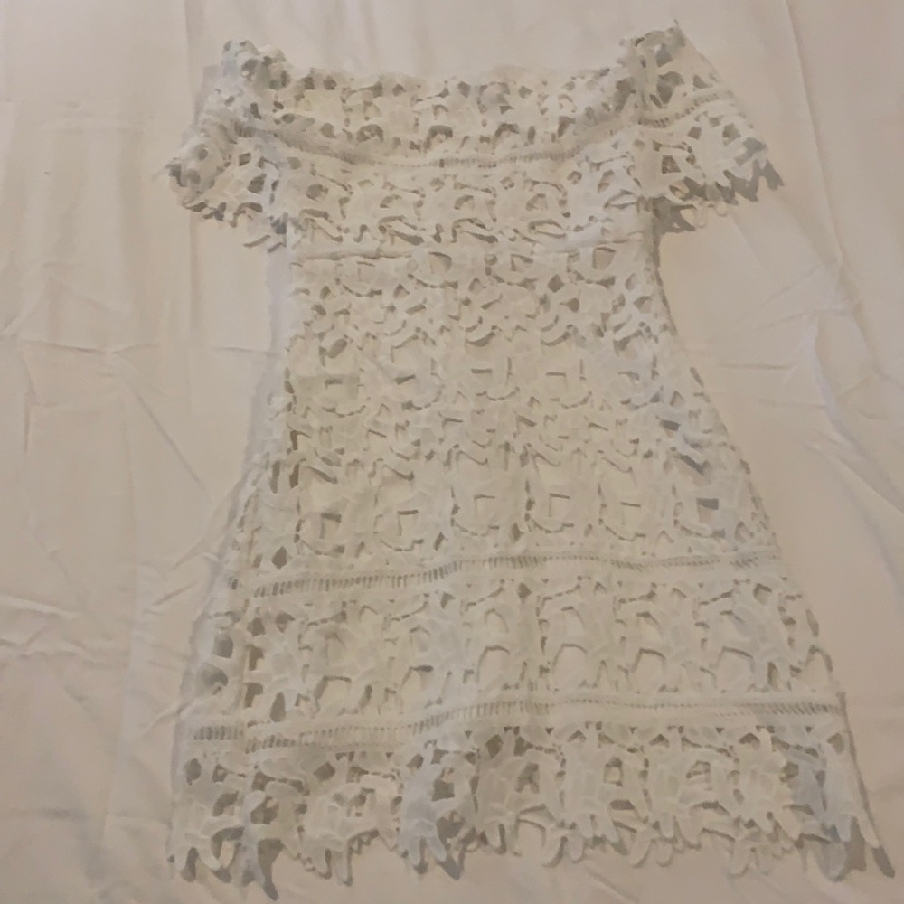 Bella Ella lace off-shoulder mini size medium